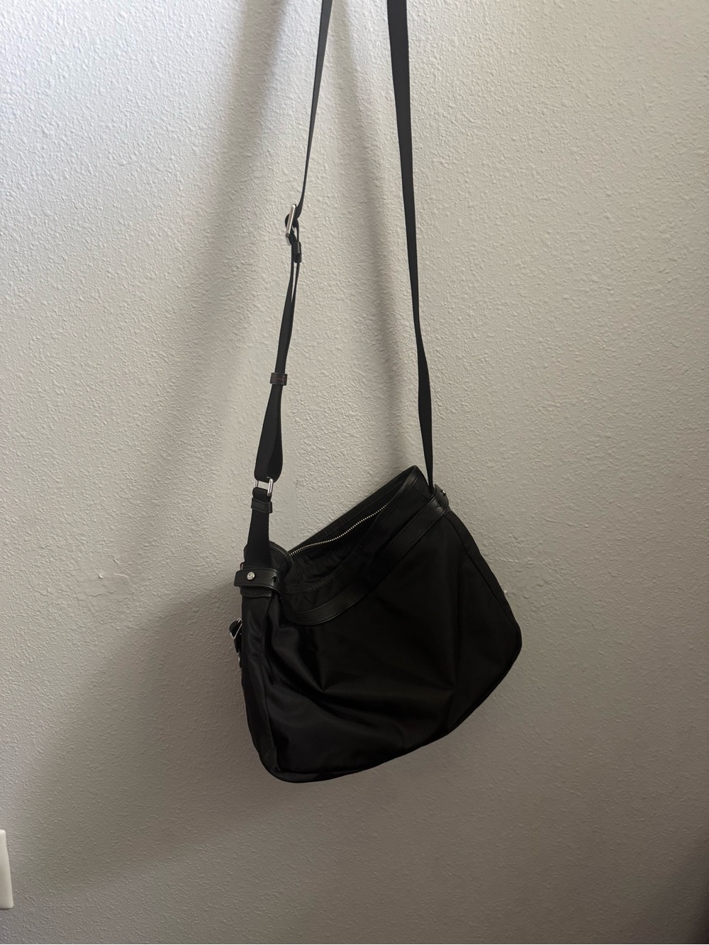 Tumi Black Crossbody Bag with Front Pockets - Picture 2 of 12